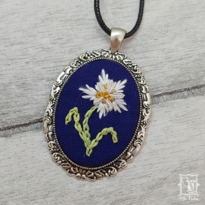 Edelweiss, Trachtenblume, Trachtenschmuck, Traditionsschmuck, alpine jewellery, alpine flower, Dirndlschmuck, handgestickt