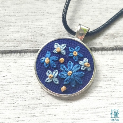 Blümchen, Streublümchen, vergiss mein nicht, Trachtenblümchen, Trachtenschmuck, Dirndlschmuck, Dirndlkette, Blusenschmuck, handgemacht, 