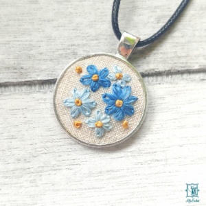 Blümchenschmuck, Dirndl, Schmuck, Unikat, handgestickt, handgemacht, Tiroler Handwerk, Produziert in Tirol, alpine lifestyle