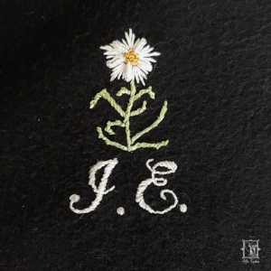 edelweiss, gestickt, handgestickt, seidenfaden, echteseide, initialen, Monogram, Monogrammstickerei, personalisiert, Beutel, Tracht, Dirndl,