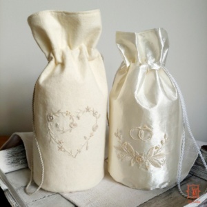 Trachtenbeutel, Hochzeitsbeutel, Hochzeitstasche, handgestickt, Hochzeitsaccessoire, Hochzeitsdirndl, weisser Beutel, Brautbeutel