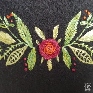 Bauernstickerei, gestickte Blumen, Blumenstickerei, Handstickerei, Seidenfäden