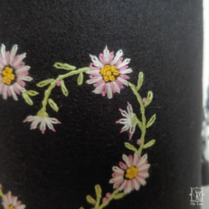 Margarite, gestickt, Blumenstickerei, Gänseblümchen, Trachtenstickerei, Traditionsstickerei, Traditionshandwerk